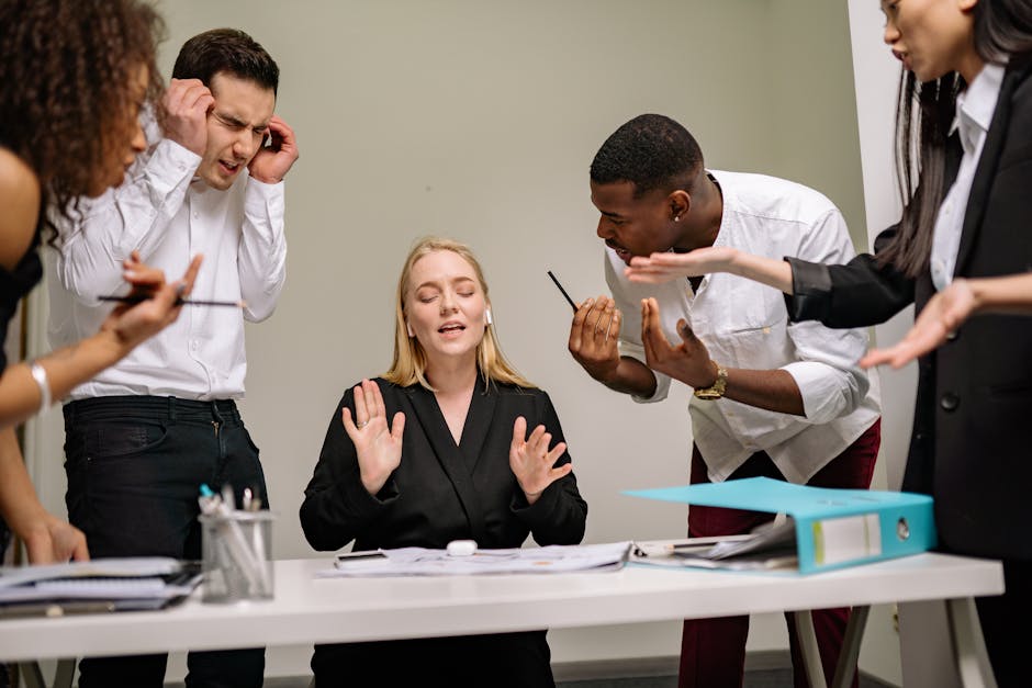 Comment gérer un conflit entre deux salariés : guide complet pour employeurs