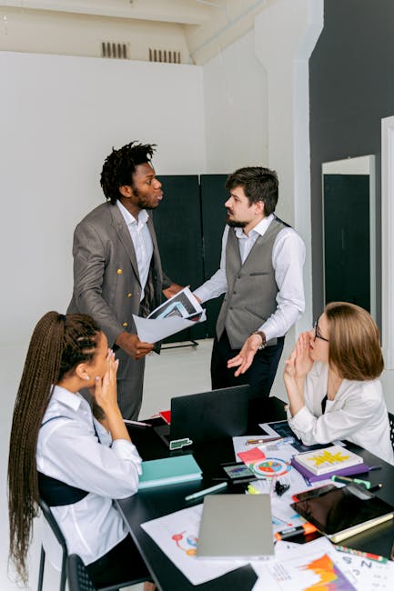 Comment gérer efficacement un conflit entre deux salariés : guide complet pour employeurs